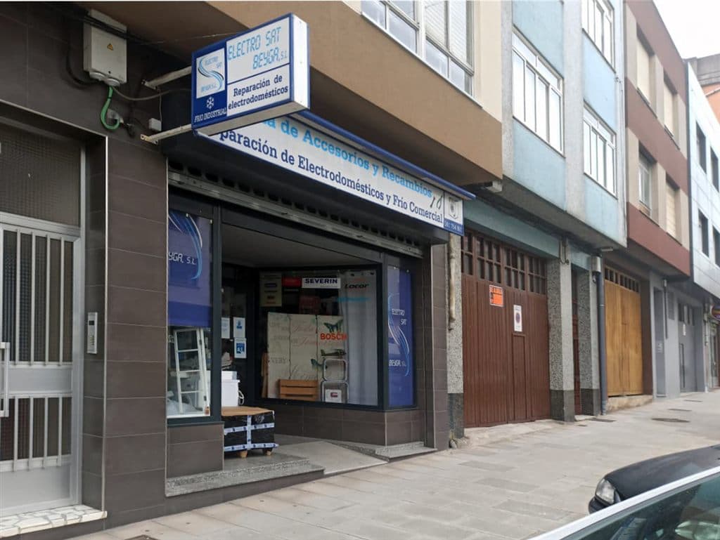 Fachada del taller de Electro SAT Beyga en Carballo